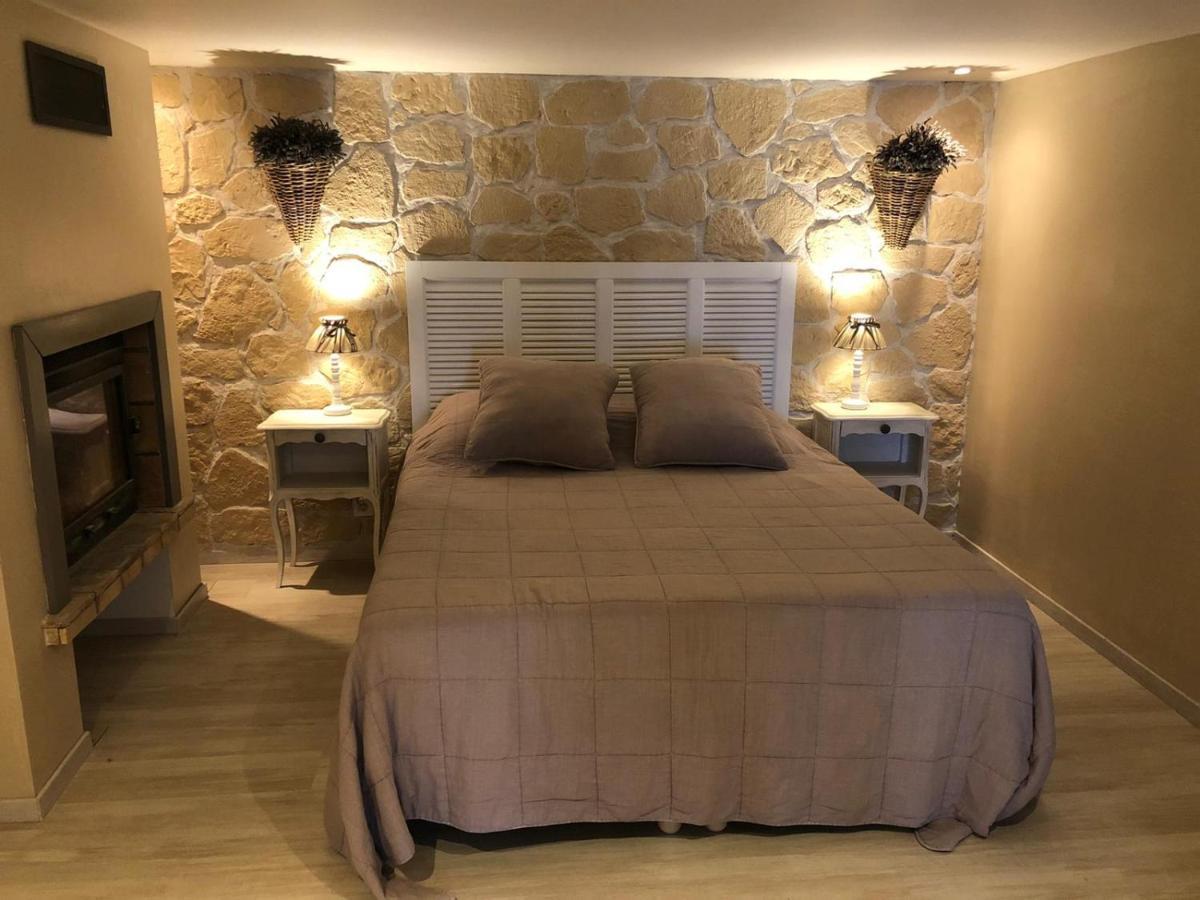 Appartamento Gite Roussillon Dame Sirmonde Esterno foto